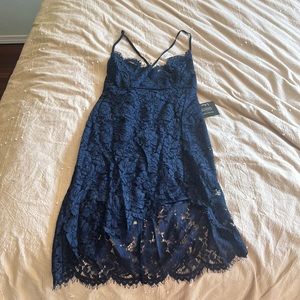 Size large brand new lulu lace dress